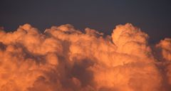 Natur - Haufenwolken im Licht eines Juli-Abends