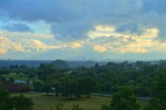 Natur mit Skyline Frankfurt im Hintergrund