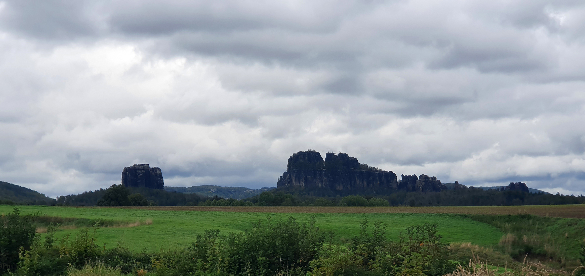 Natur und Landschaft mit Blick zum Falkenstein