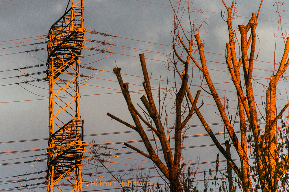 NATUR UND TECHNIK IM LICHTE DER UNTERGEHENDEN SONNE