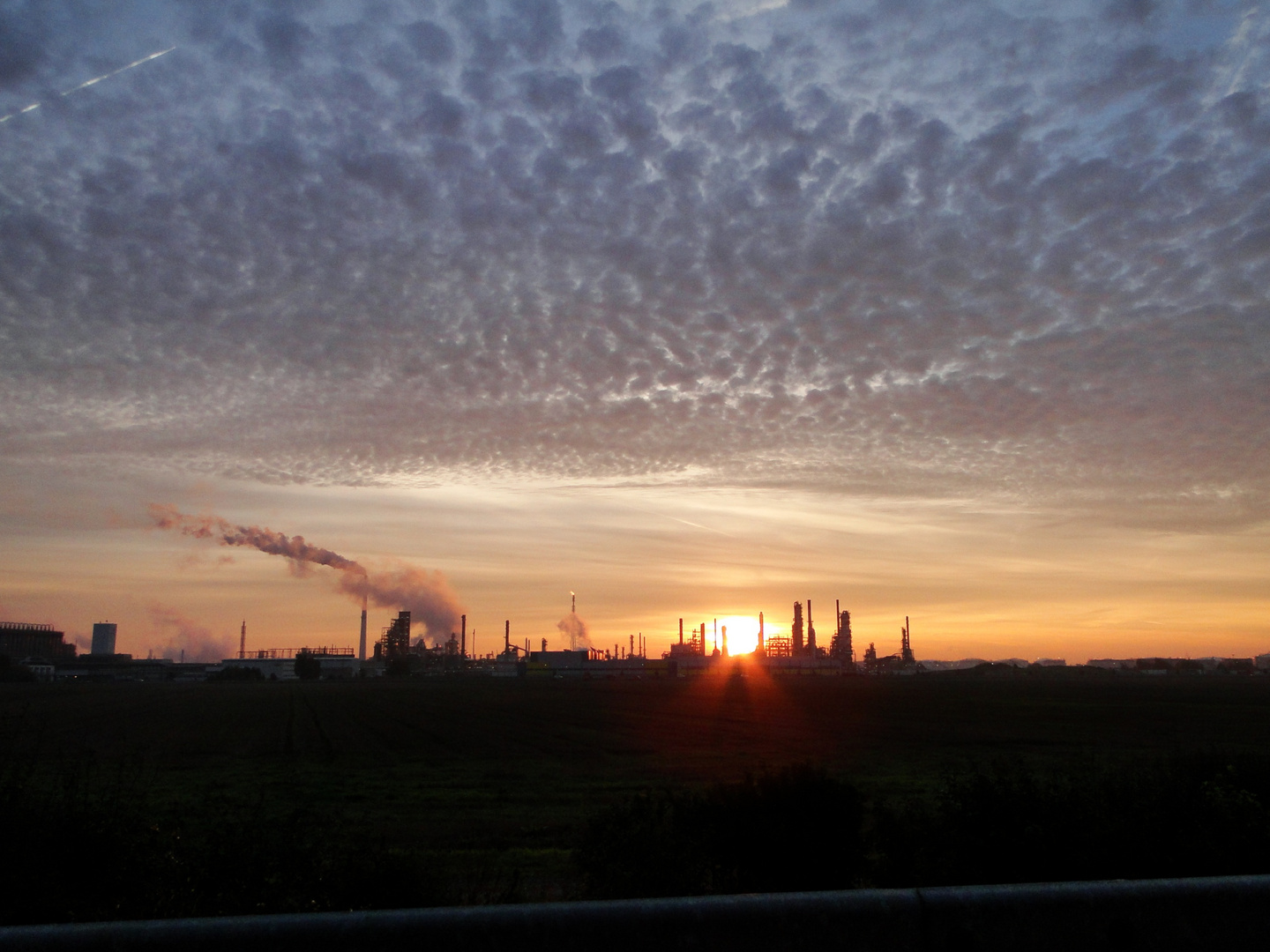 Natur und Technik, Sonnenaufgang in Sachsen-Anhalt, Leuna