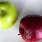 NATURALEZA MUERTA CON DOS MANZANAS...FERNANDO LÓPEZ   fOTOGRAFÍAS...