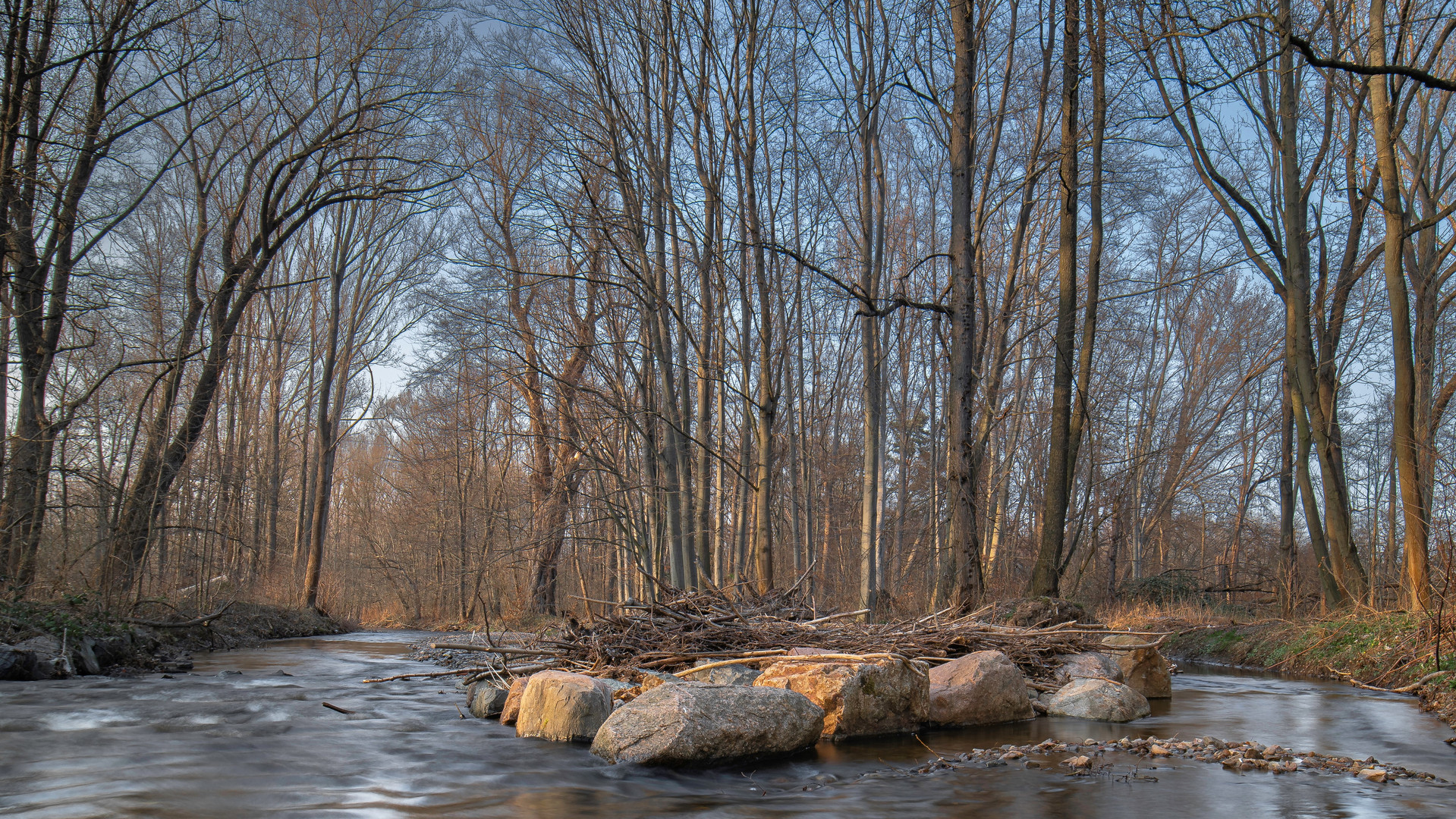 Naturbelassener Flusslauf