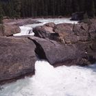 Naturbrücke über den Kicking Horse River