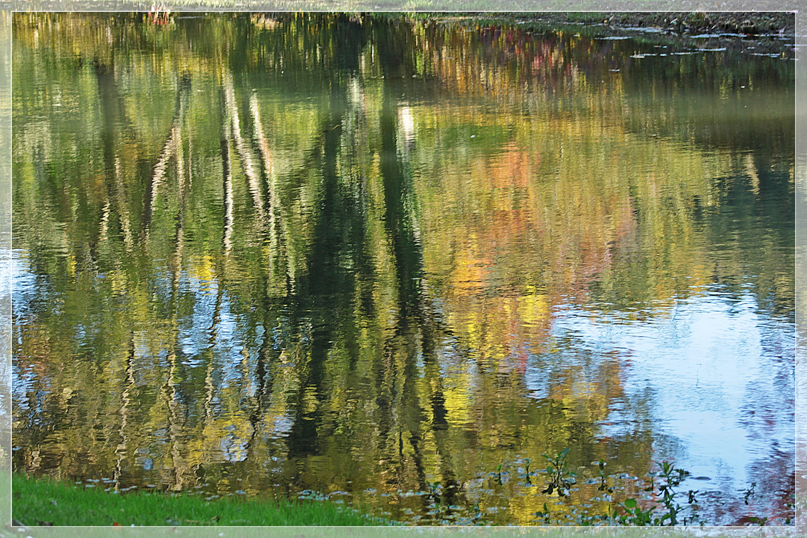 Naturfarben im Wasser