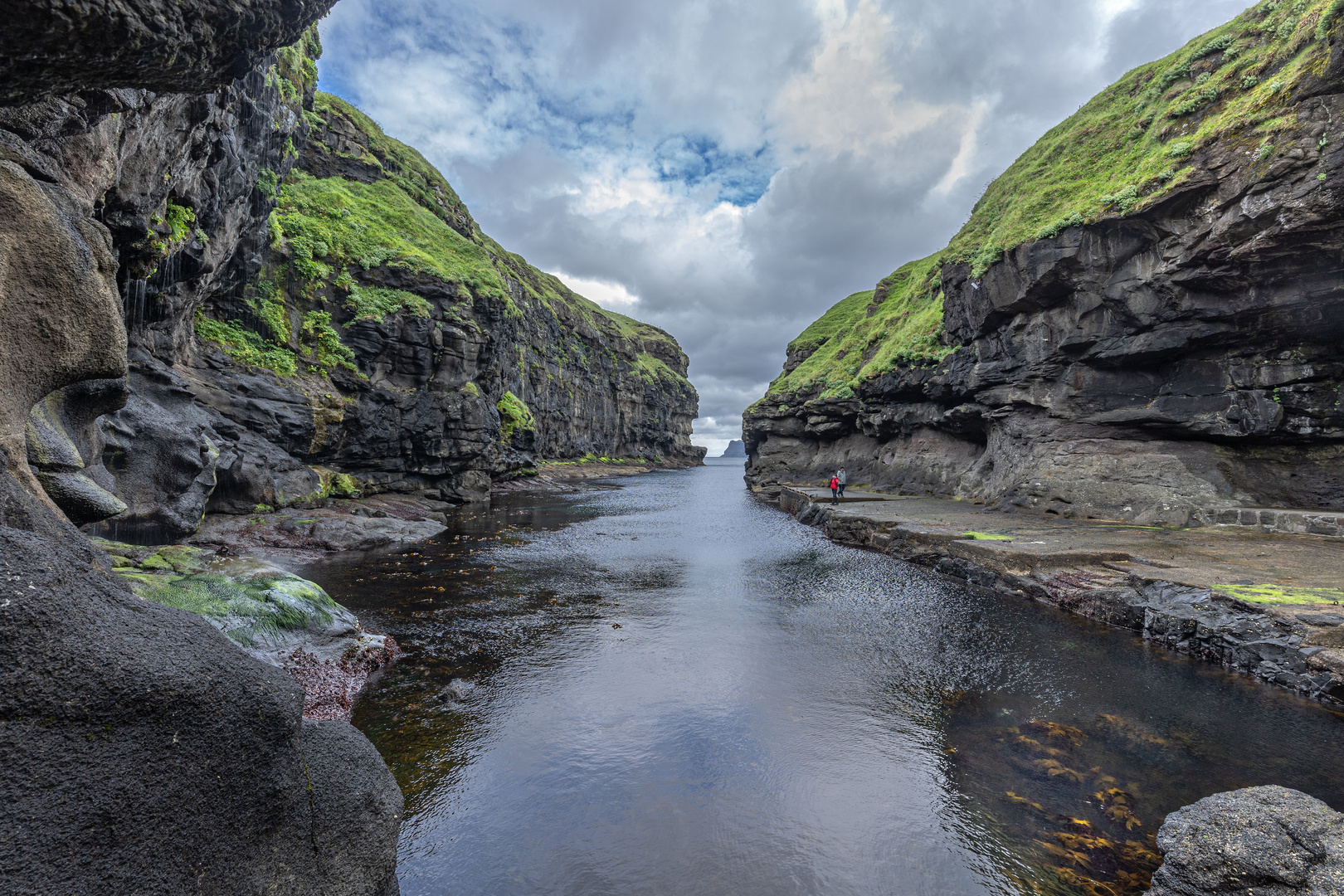 Naturhafen in Gjógv