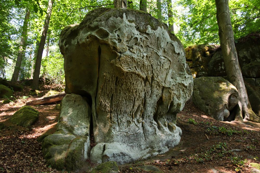 Naturpark Teufelsschlucht - Extraterrestrischer Alienkokon oder eiszeitbedingte Felsformation?