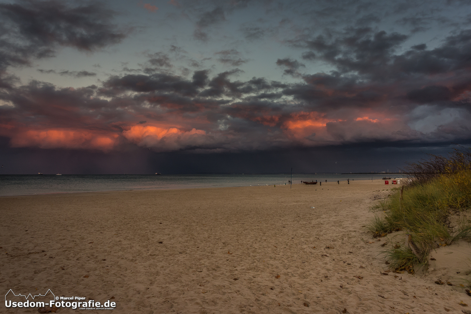 Naturschauspiel beim Sonnenuntergang über der Ostsee.