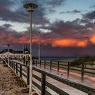 Naturschauspiel beim Sonnenuntergang über der Seebrücke Ahlbeck und der Ostsee am 28.10.2013 17:39Uh