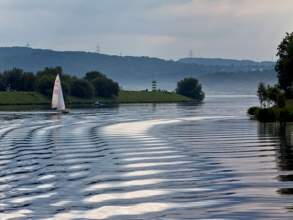 Naturschönheit im Ruhrgebiet: der Kemnader See mit seinem weltberühmten Leuchtturm...