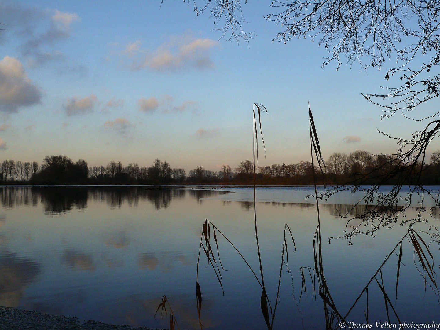 Naturschutzgebiet Kranenburger Bruch: Abendstimmung am See