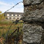 Naturstein & Stacheldraht