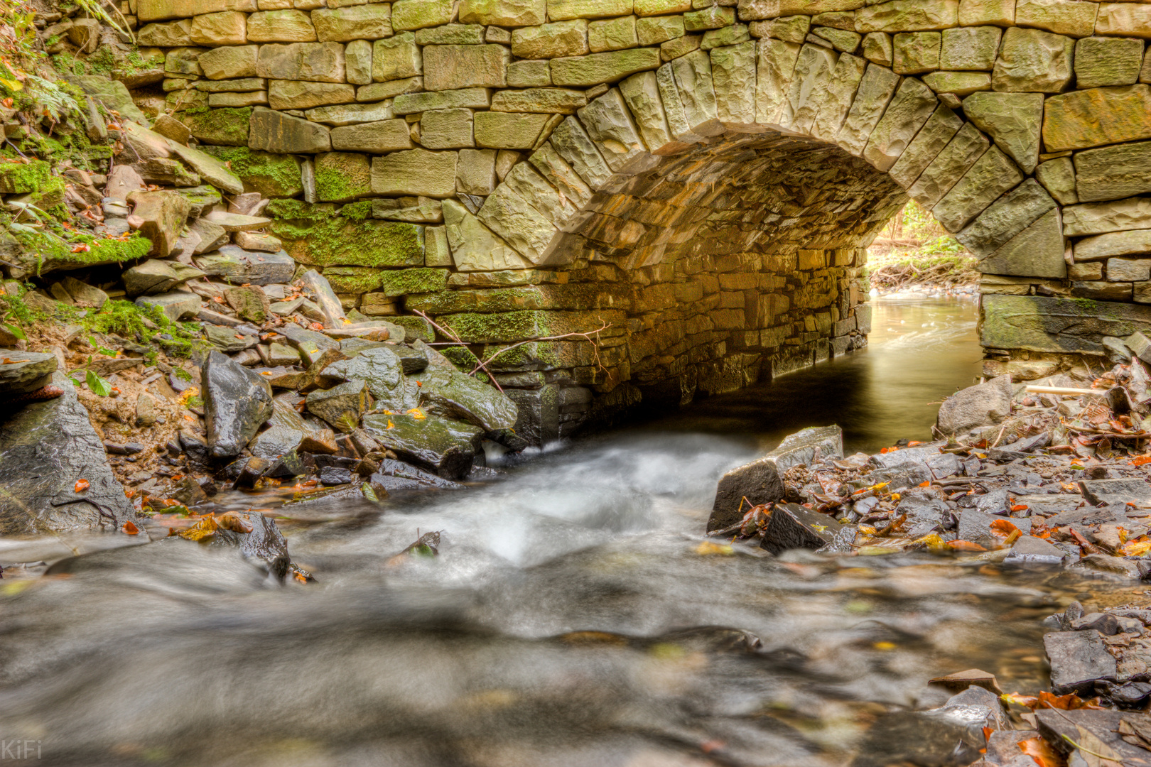 Natursteinbrücke am Wenigerbach