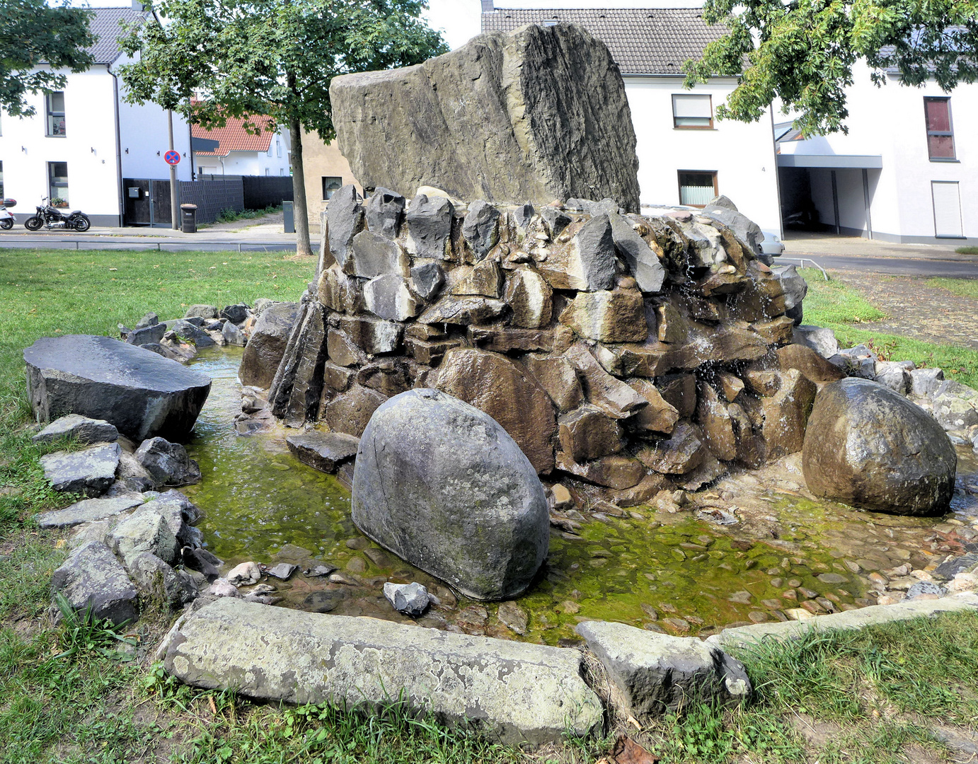 Natursteinbrunnen