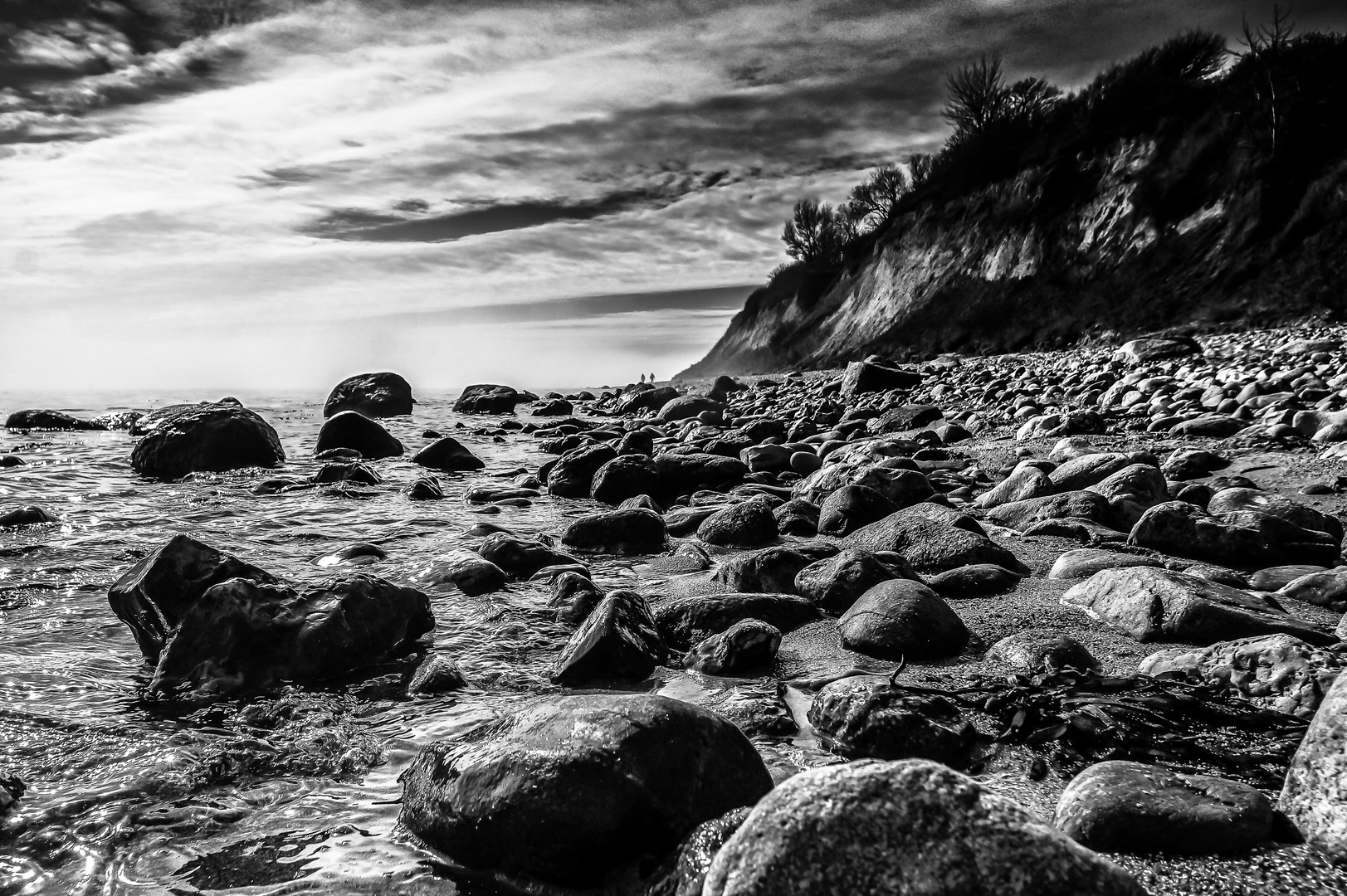 Naturstrand mit Steilküste