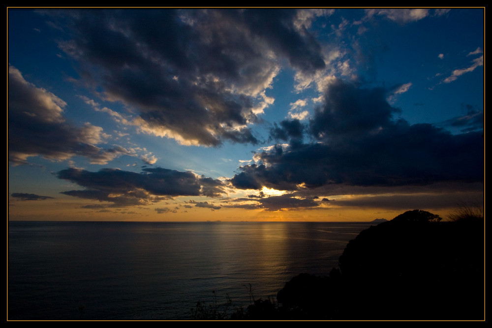 Naufragar m'è dolce in questo mare