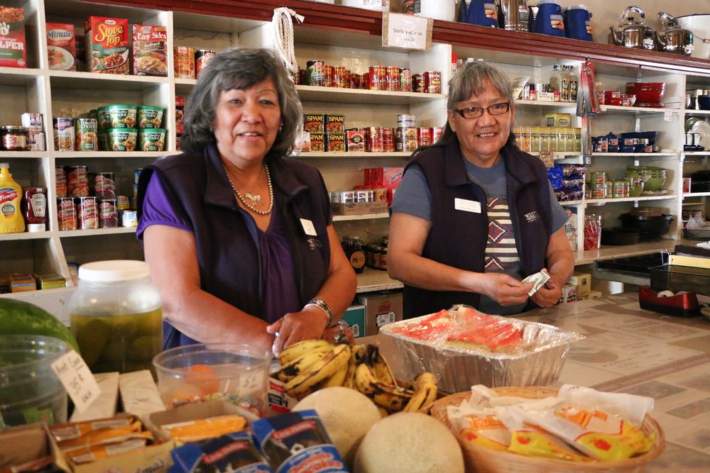 Navajo - Frauen in der Hubbel Trading Post