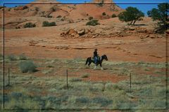 Navajo-Indianer auf dem Weg zur Arbeit