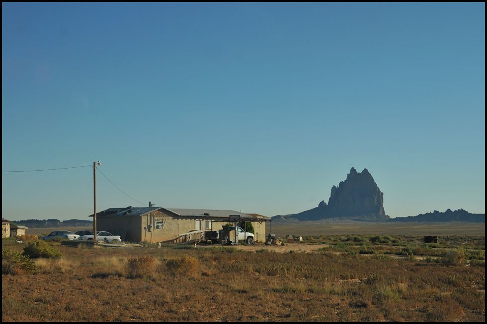 Navajo Siedlung vor dem Shiprock