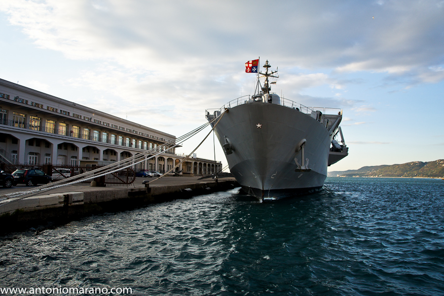 Nave in porto