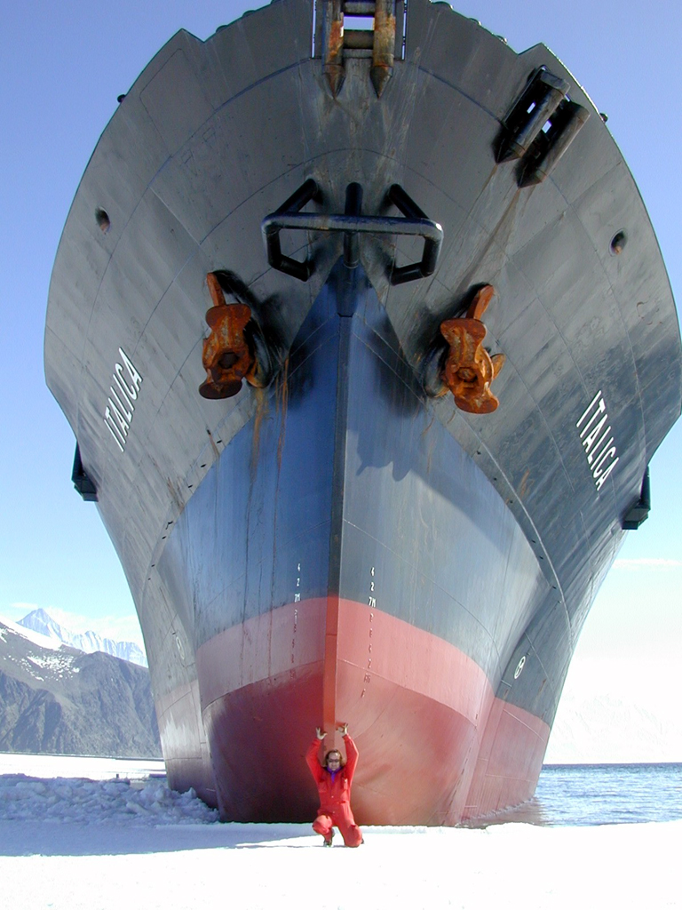 Nave oceanografica a Cape Hallet, Polo Sud