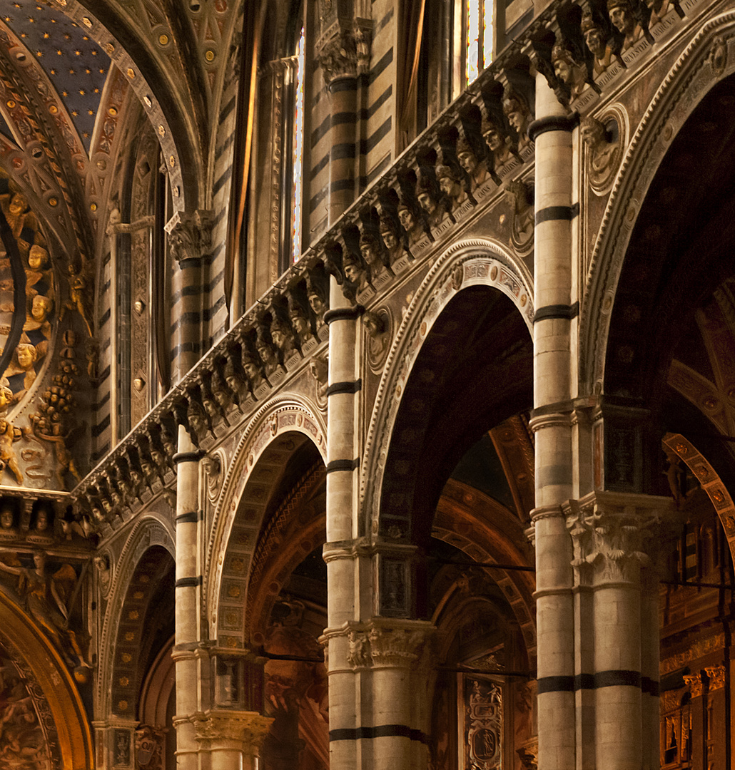 Nave of Cattedrale di Santa Maria