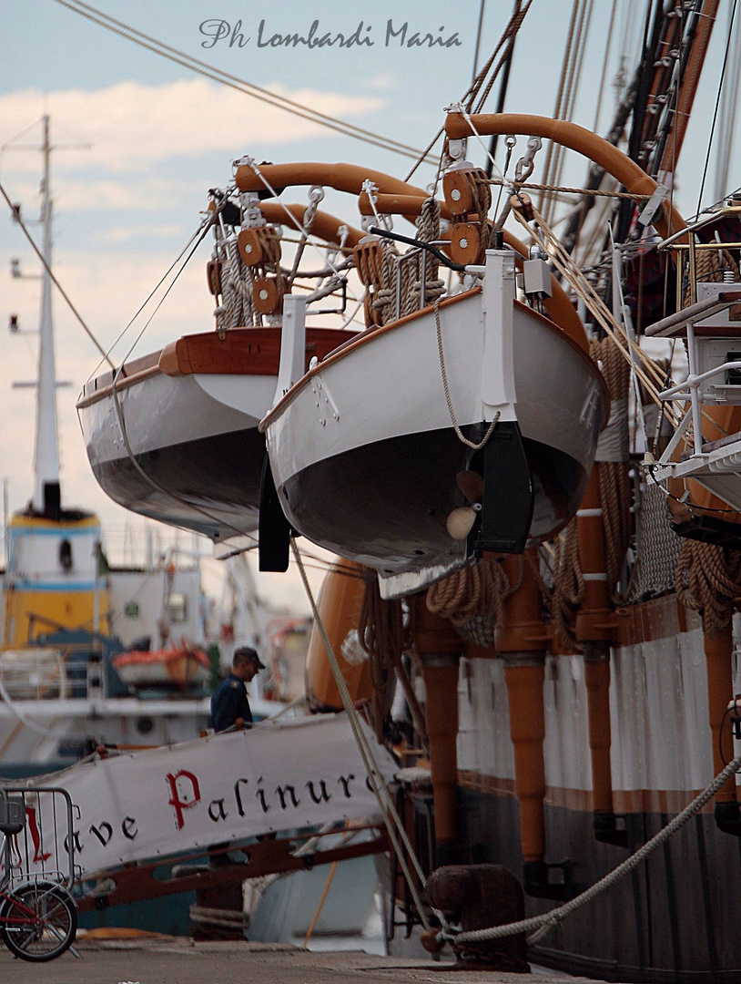 Nave Palinuro (porto di Manfredonia Fg )