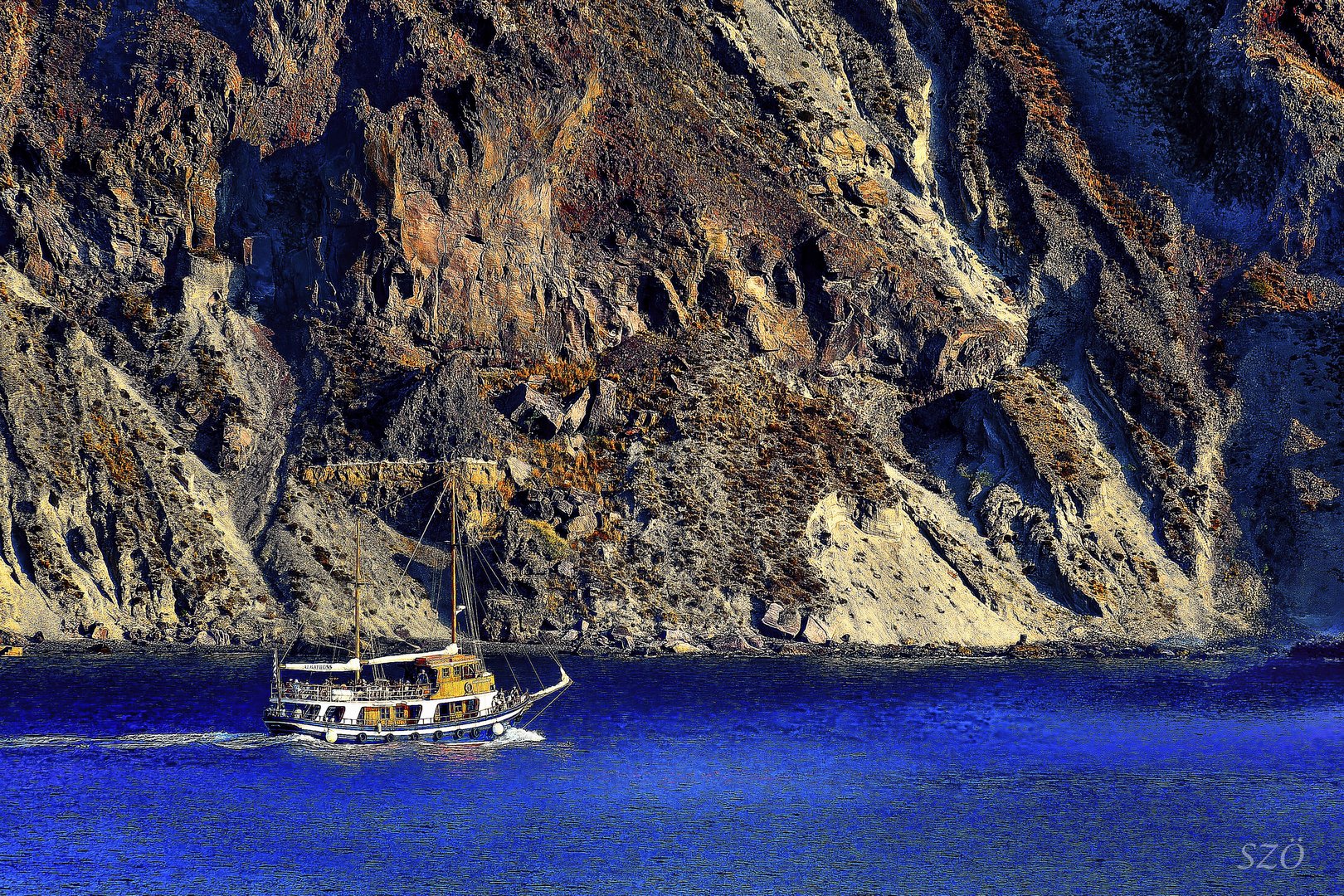 Navegando en la Caldera de Santorini