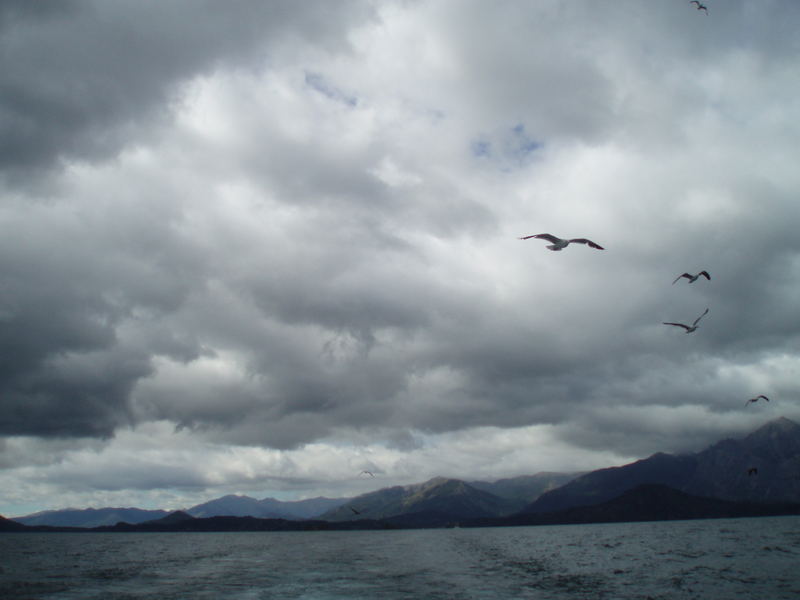 Navegando por el Lago Nahuel Huapi. Río Negro. Argentina