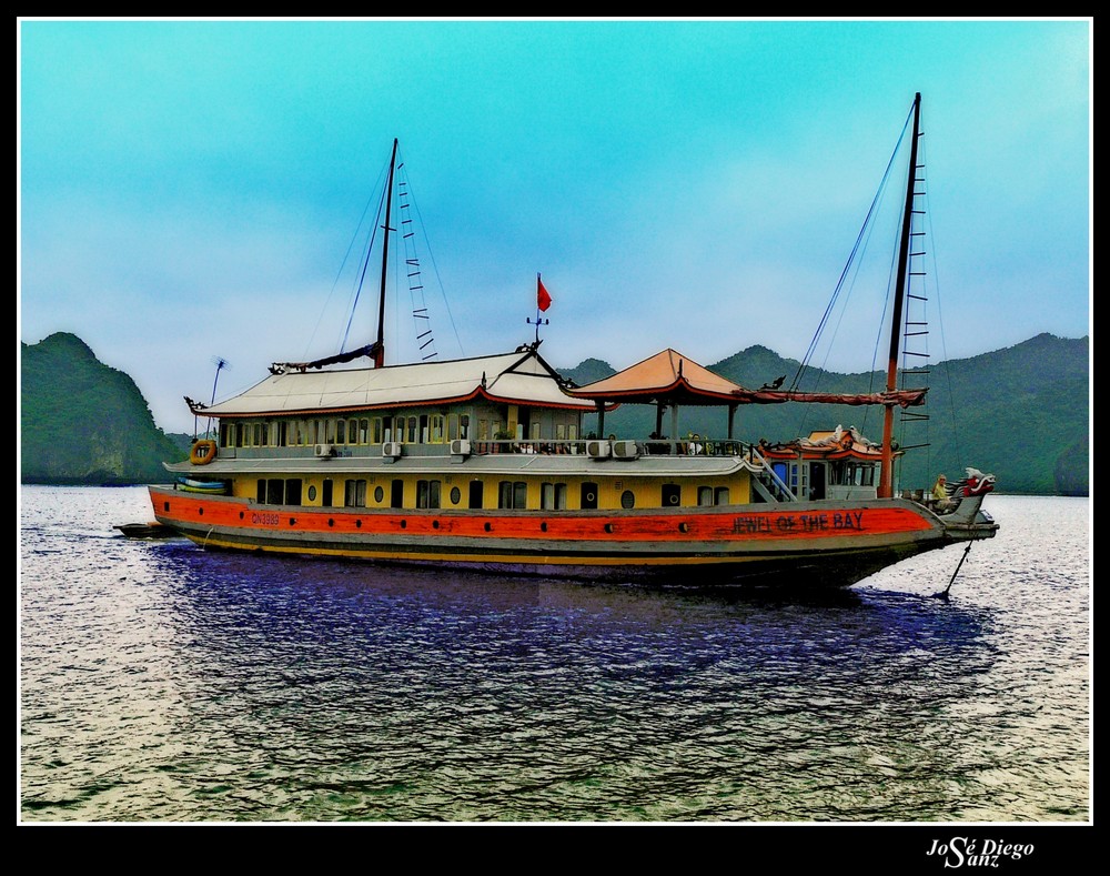 Navegando por Ha Long bay