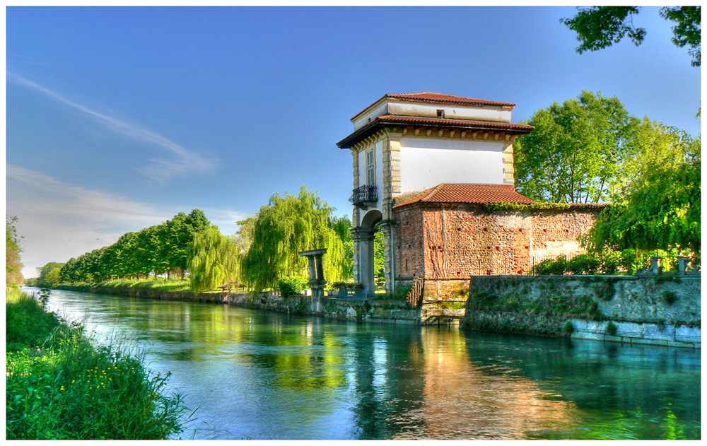 Naviglio in primavera