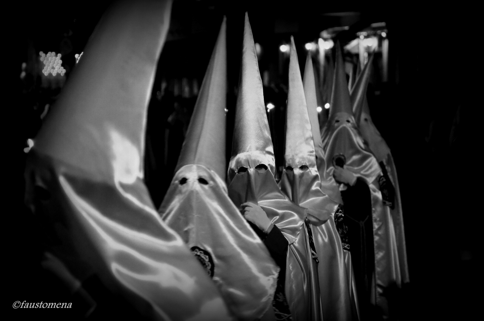 Nazarenos en procesiones de la Semana Santa de Estepona 2014