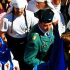 Nazarenos, guardia civil y costalero amigo de Obelix