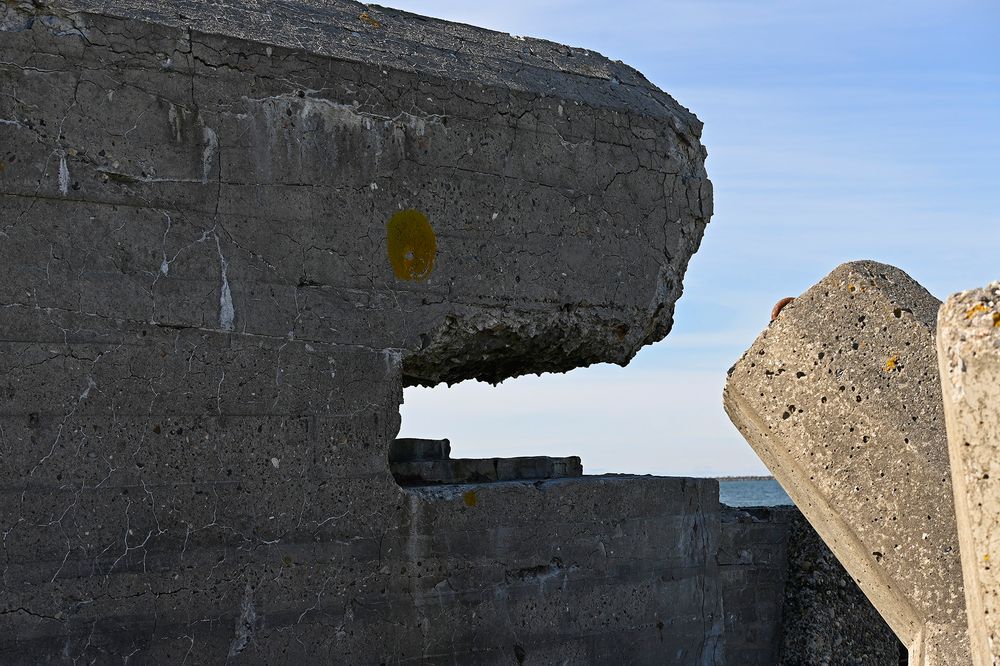 Nazi-Bunker (MG-Stellung) an der Hafenmole von Thyborøn (Midtjylland, DK)