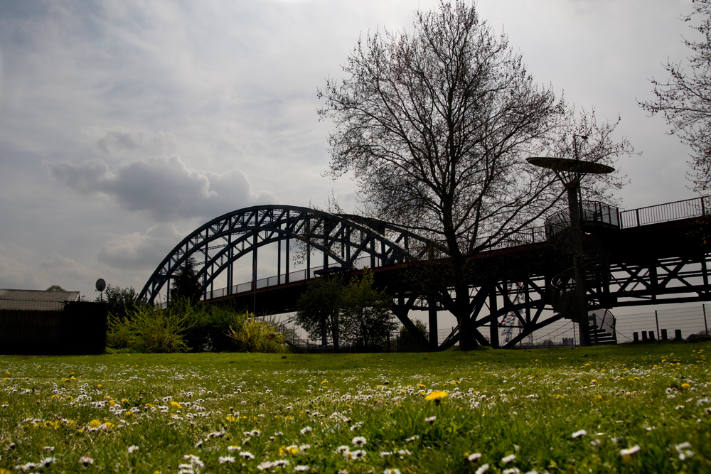 'ne Brücke in Ruhrort