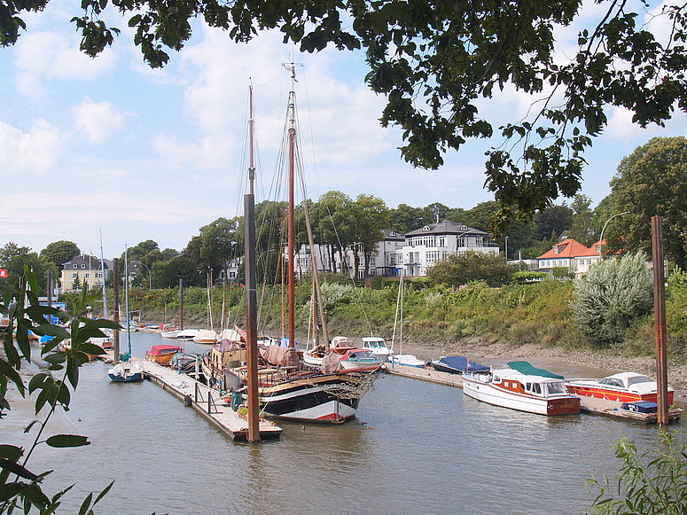 Ne feine Adresse - Hausboot an der Elbchaussee ..