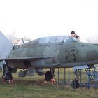 ne halb verhüllte MiG 21 Doppelsitzer