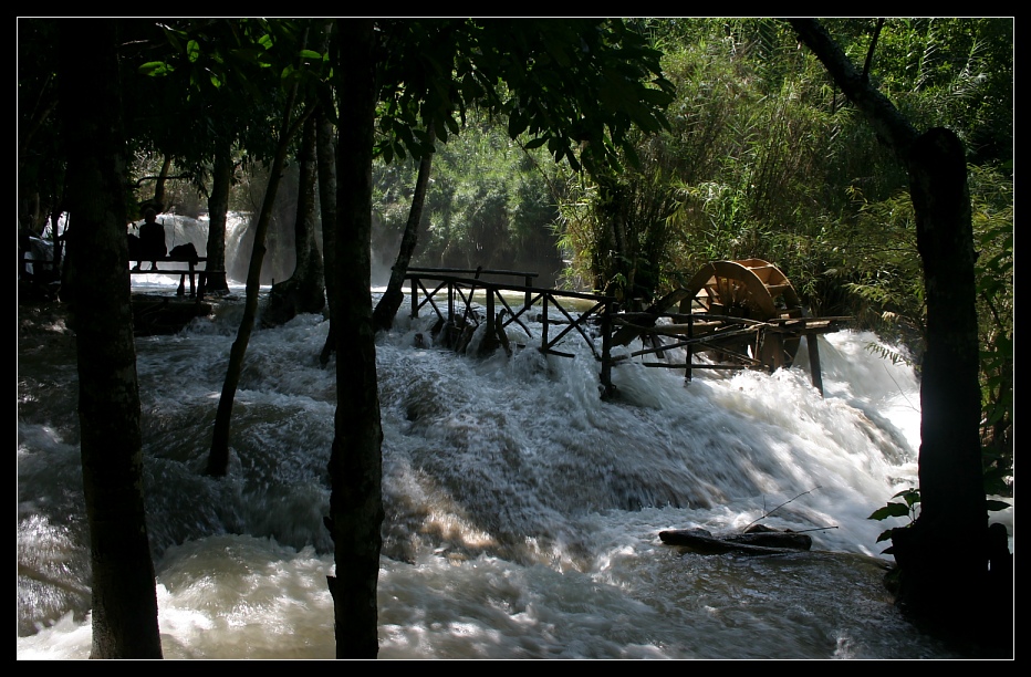 'ne Menge Wasser am Khouang Si Wasserfall, Luang Prabang, Laos