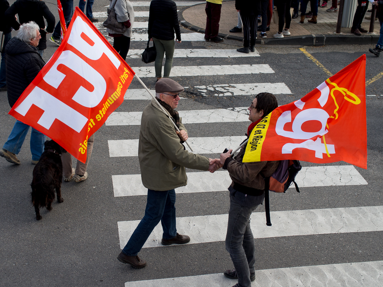 ne pas mettre son drapeau dans sa poche