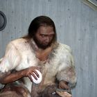 Neandertaler bei der Arbeit