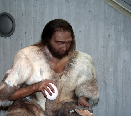 Neandertaler bei der Arbeit