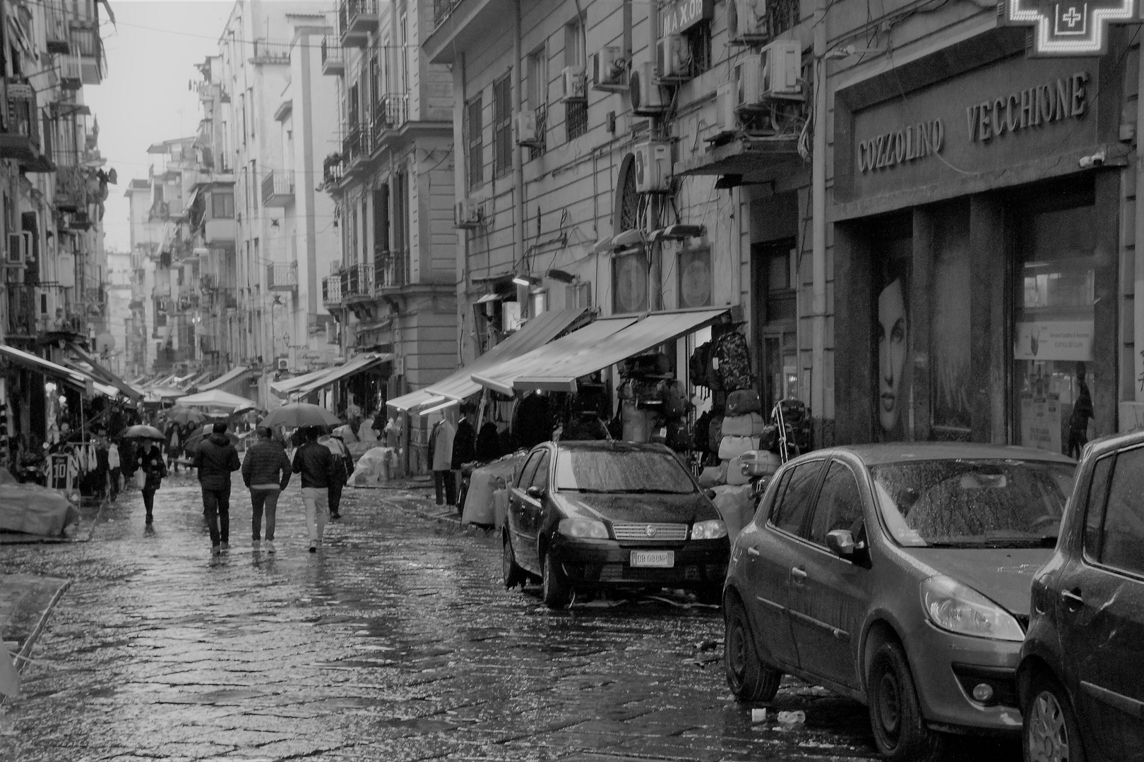 Neapel im Regen/ Napoli sotto la pioggia