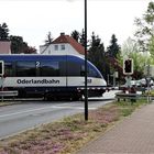 NEB Niederbarnimer Eisenbahn am Bahnübergang Ahrensfelde Friedhof