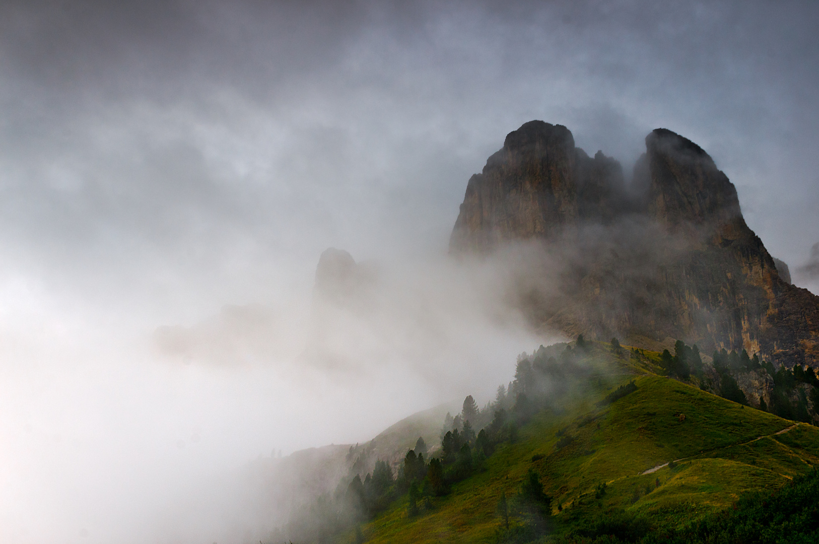 Nebbia tra le cime