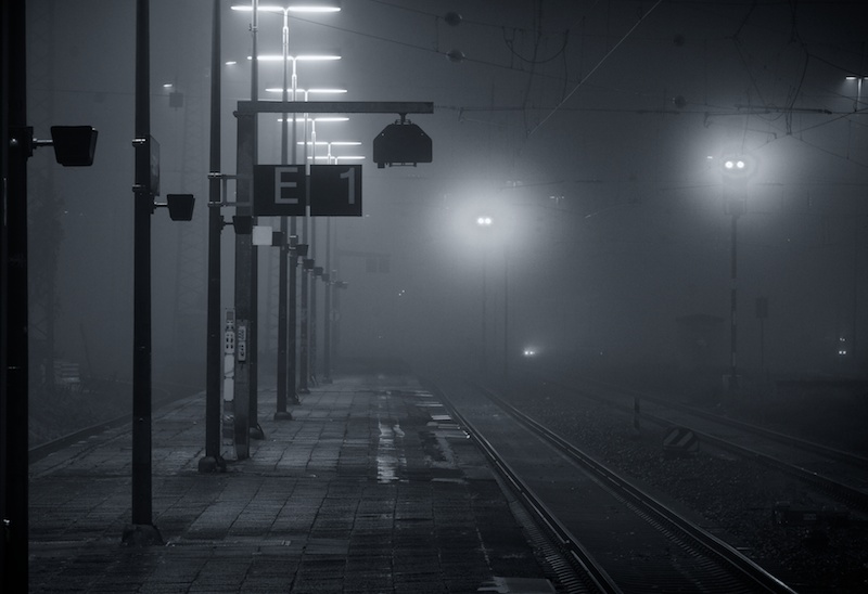 Nebel am Bahnsteig