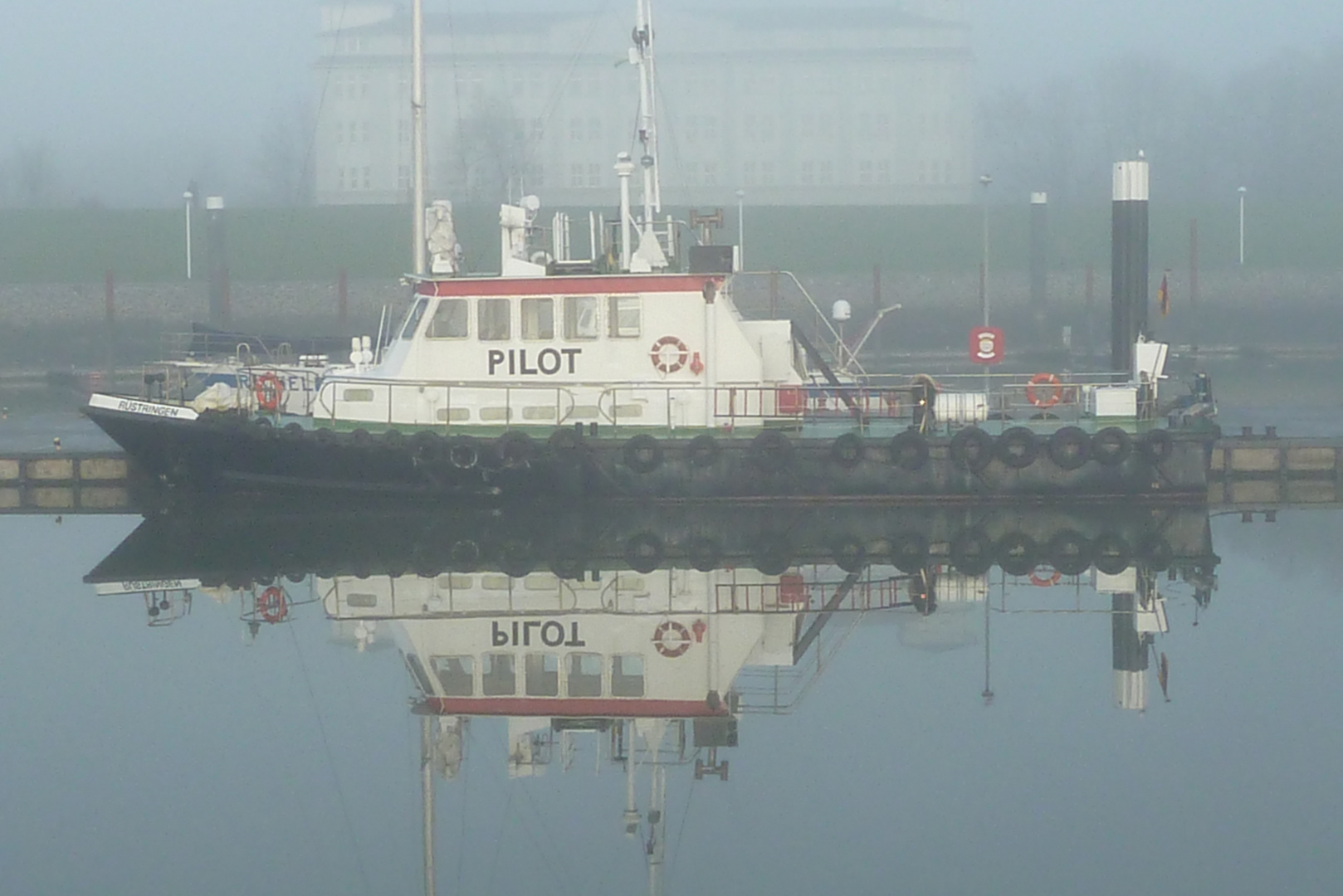 Nebel am Hafen 1