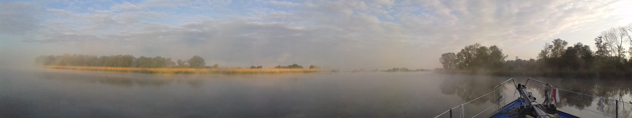 Nebel am Morgen auf der Oder