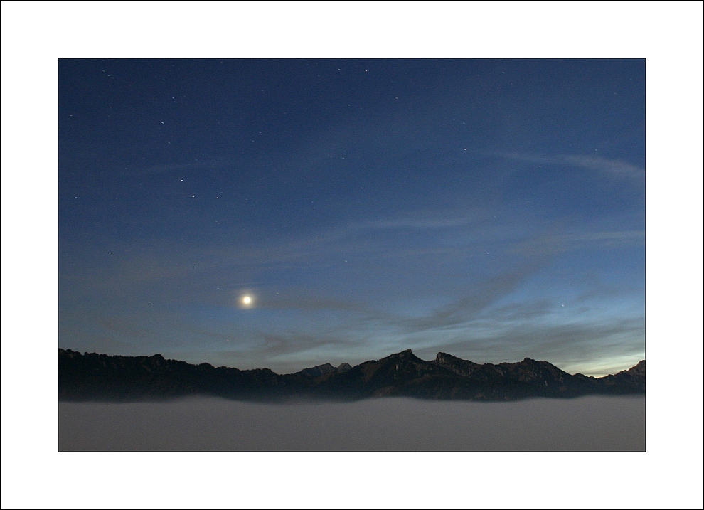 Nebel, Berge, Abendstern und Schütze