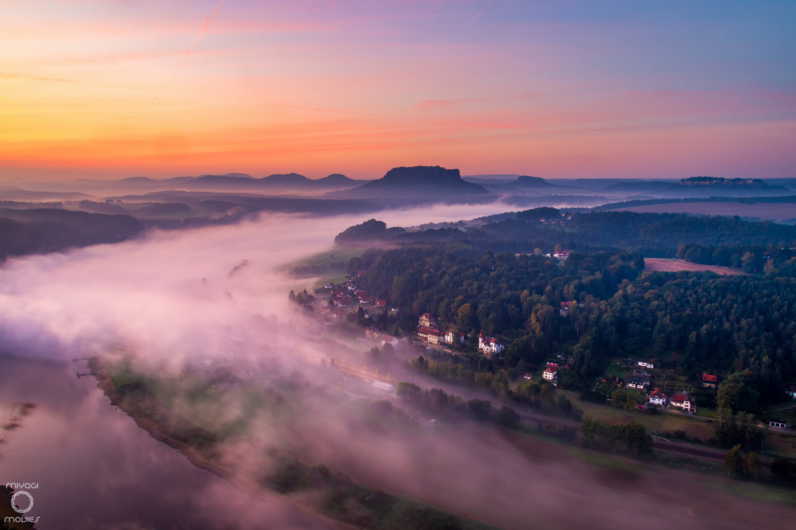 nebel im elbtal, blick von der bastei zu lilienstein und festung königsstein