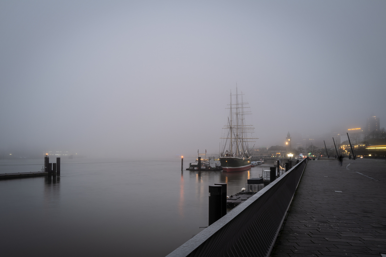 Nebel im Hafen -1